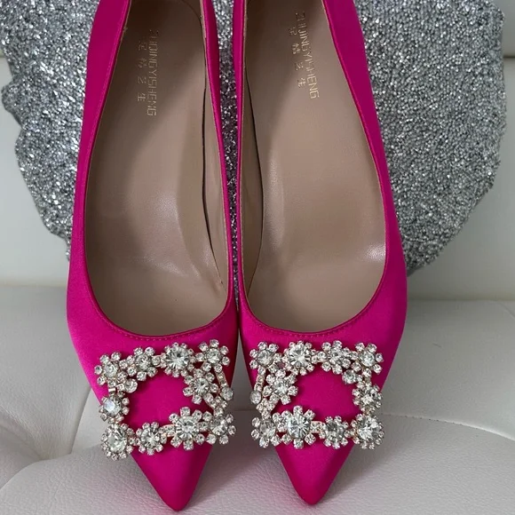 NWOT 💖 Pink Satin Heels with crystal - Picture 3 of 17